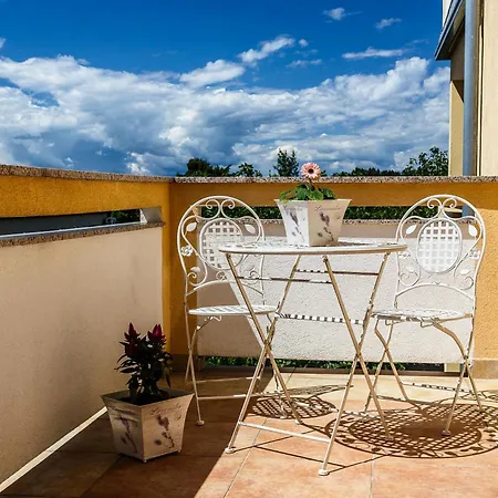 Sara Апартаменты Малинска